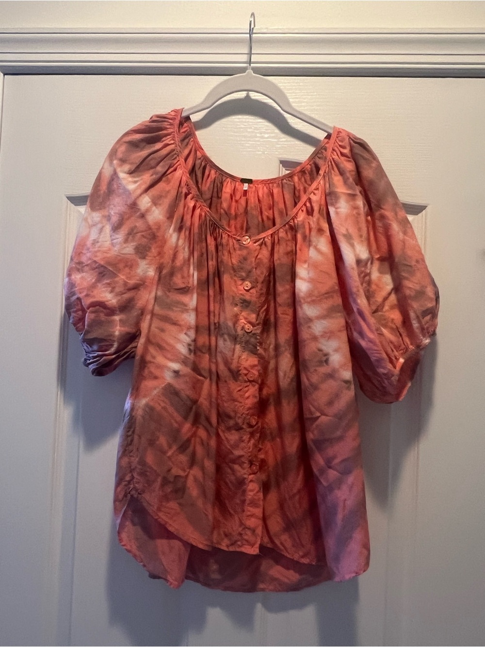 Coral Tie-Dye Puff-Sleeve Button Front Blouse